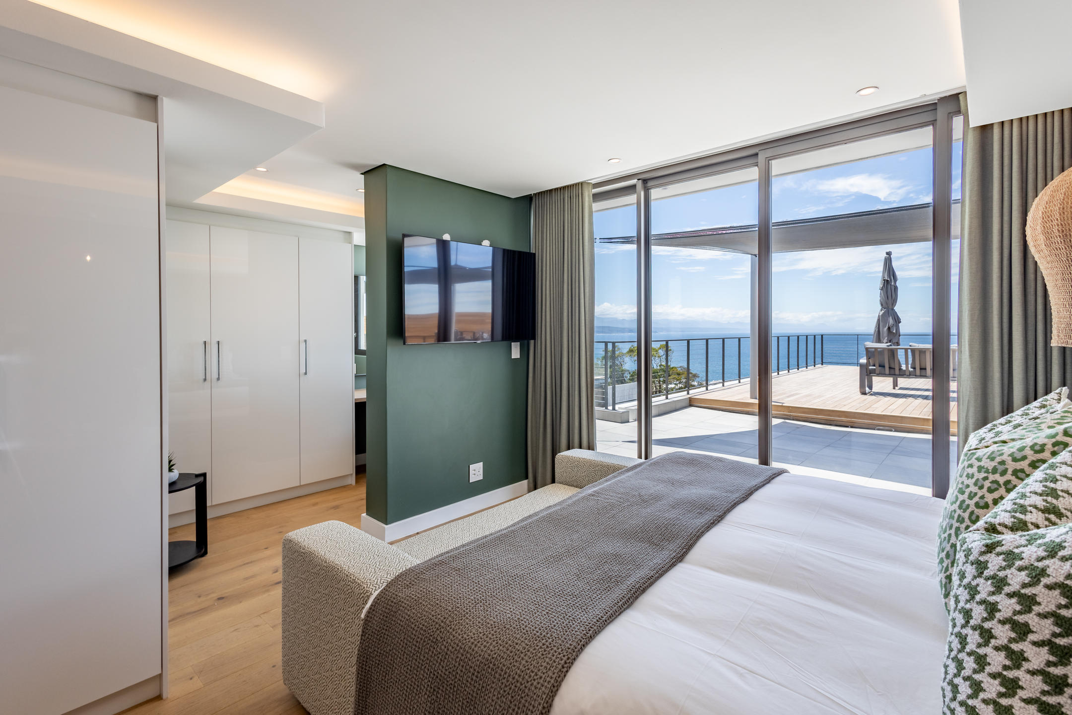 Plett Quarter Hotel & Apartments thumbnail 3